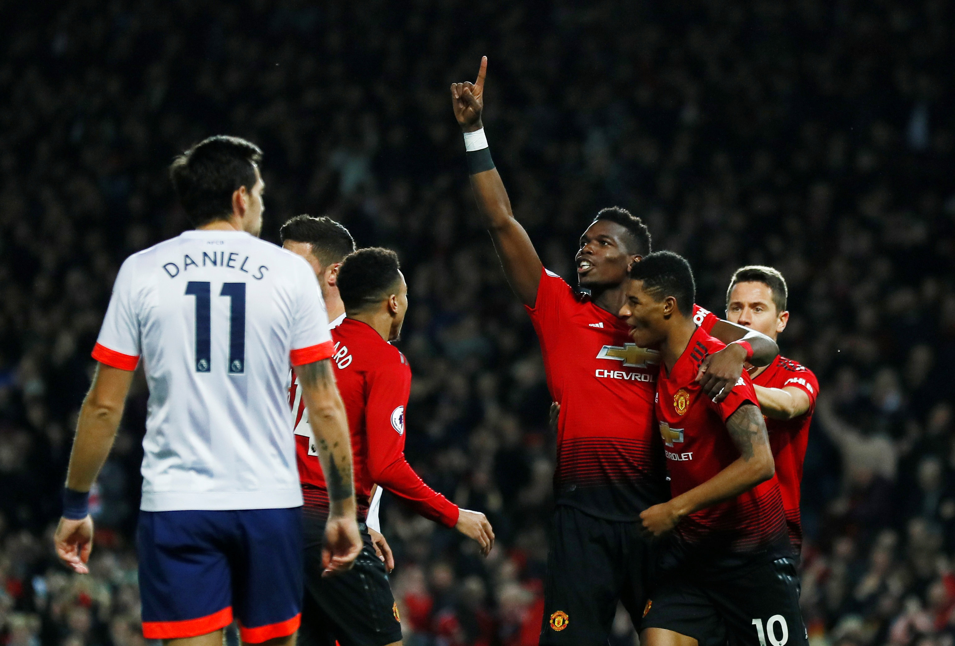 而效力於萊 而效力於萊